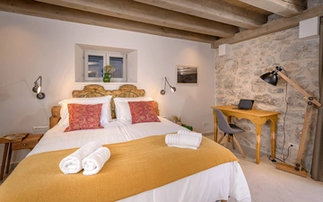 Stone Villa in Velo Grablje for Up to 8 Guests