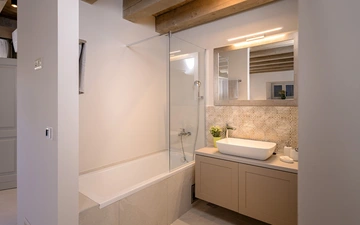 Stone Villa in Velo Grablje for Up to 8 Guests