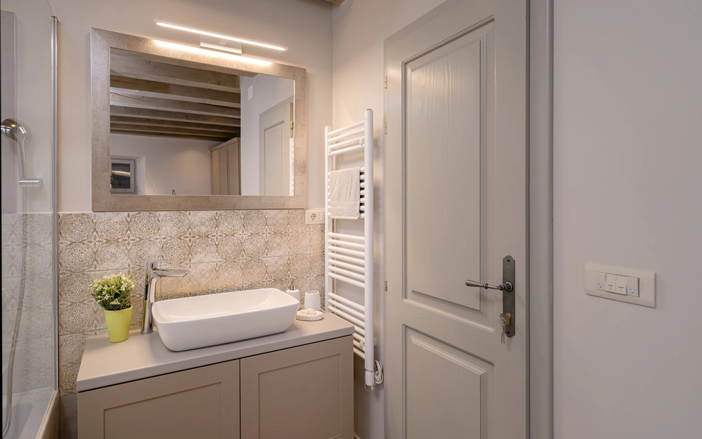 Stone Villa in Velo Grablje for Up to 8 Guests