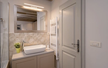 Stone Villa in Velo Grablje for Up to 8 Guests