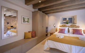 Stone Villa in Velo Grablje for Up to 8 Guests