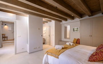 Stone Villa in Velo Grablje for Up to 8 Guests