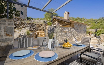 Stone Villa in Velo Grablje for Up to 8 Guests
