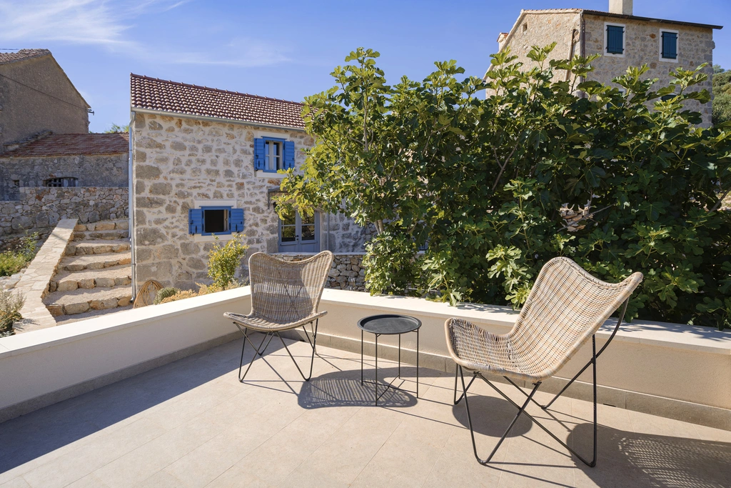 Stone Villa in Velo Grablje for Up to 8 Guests