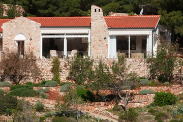 3-Bedroom Villa in Basina for 6 Guests