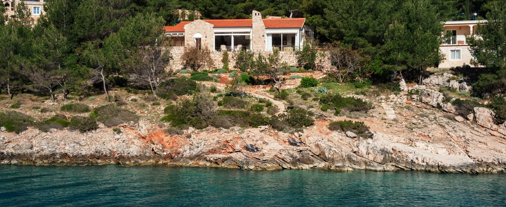 3-Bedroom Villa in Basina for 6 Guests