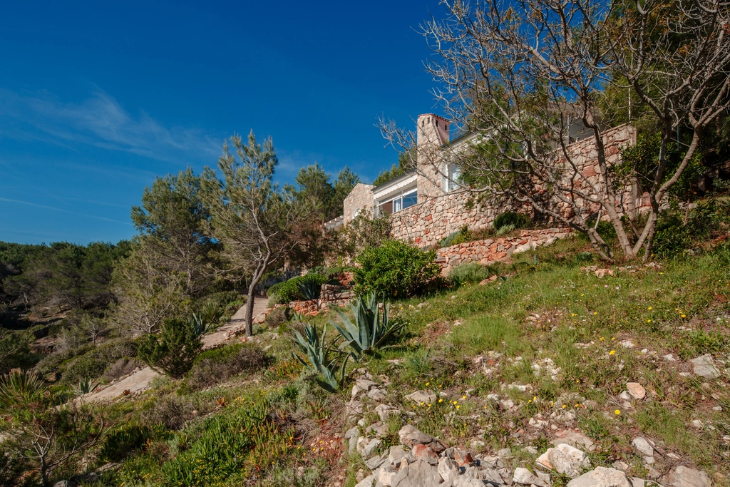 3-Bedroom Villa in Basina for 6 Guests