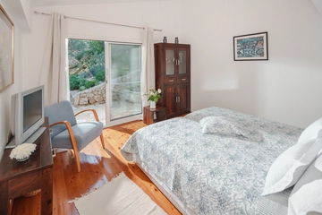 3-Bedroom Villa in Basina for 6 Guests