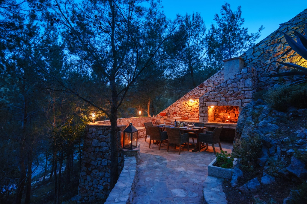 3-Bedroom Villa in Basina for 6 Guests