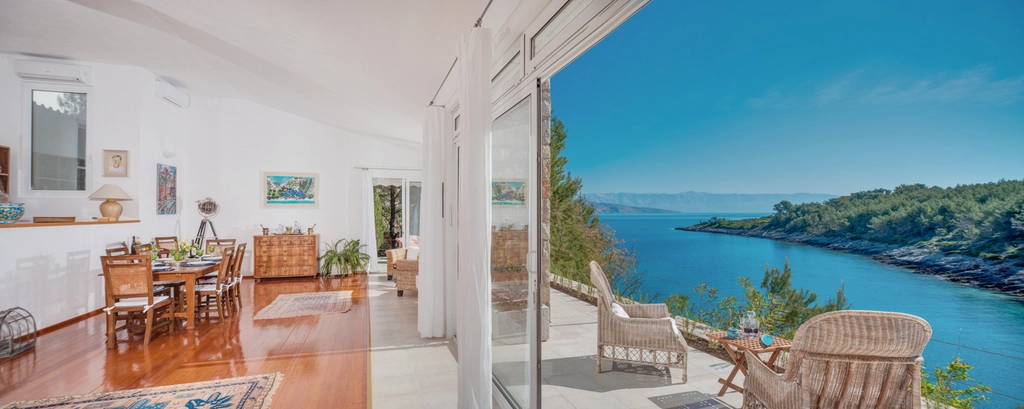 3-Bedroom Villa in Basina for 6 Guests