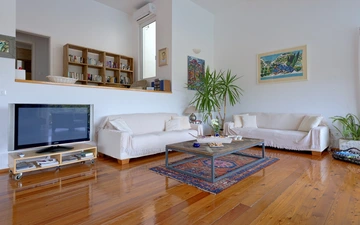 3-Bedroom Villa in Basina for 6 Guests