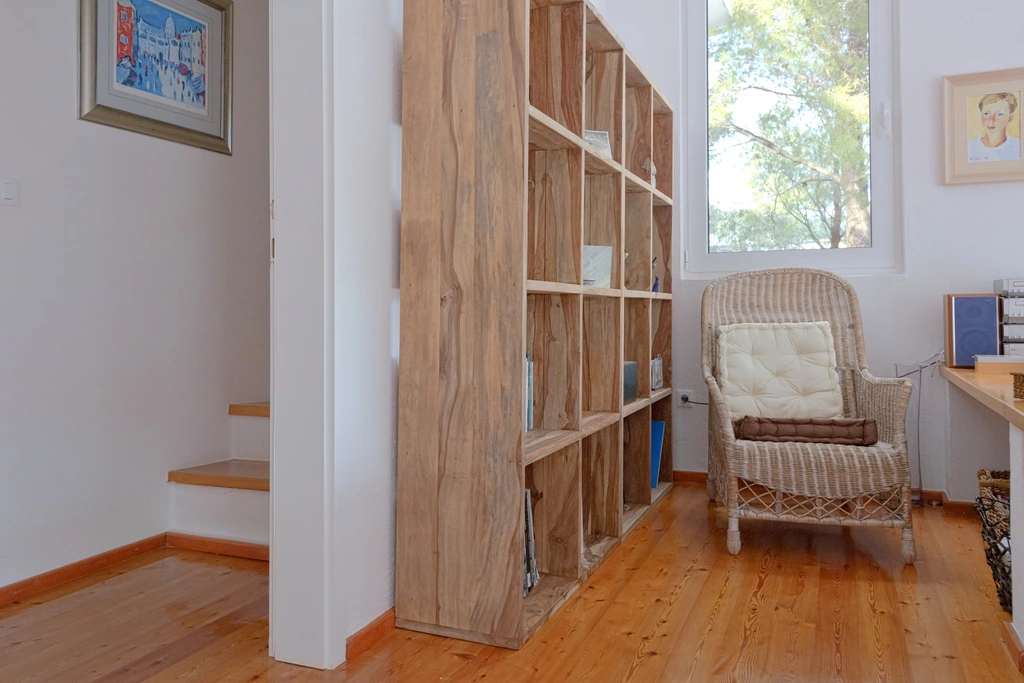 3-Bedroom Villa in Basina for 6 Guests