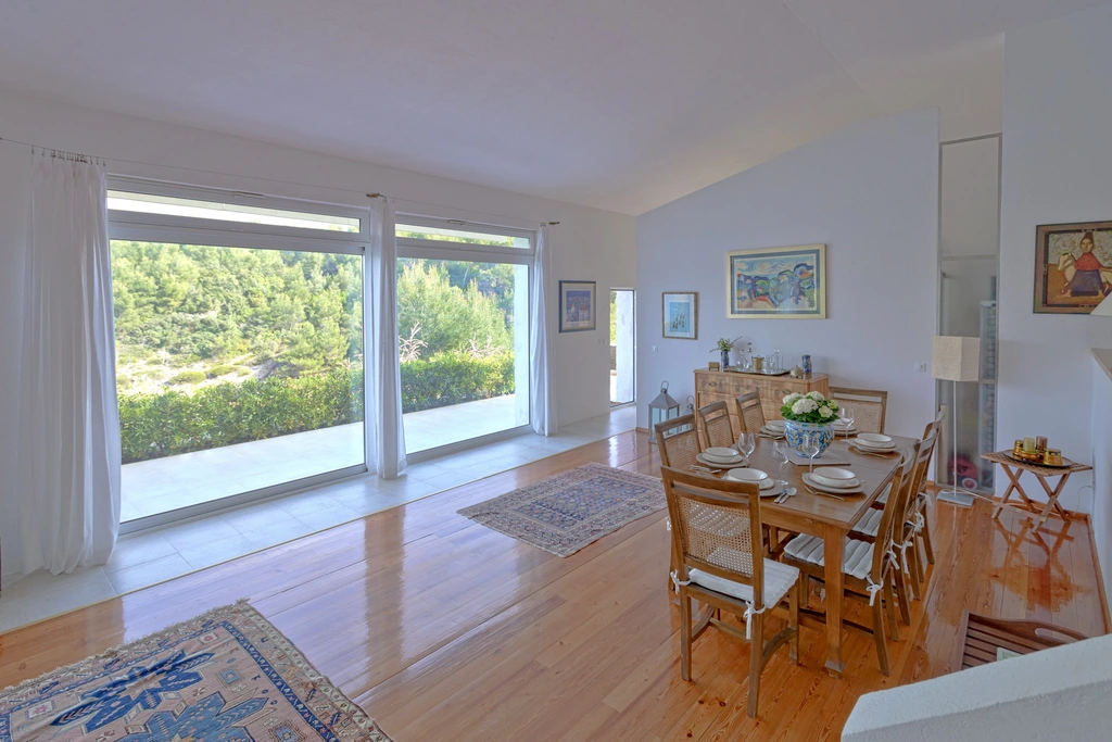 3-Bedroom Villa in Basina for 6 Guests