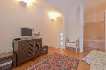 3-Bedroom Villa in Basina for 6 Guests