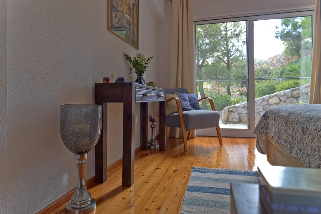 3-Bedroom Villa in Basina for 6 Guests