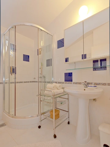 3-Bedroom Villa in Basina for 6 Guests