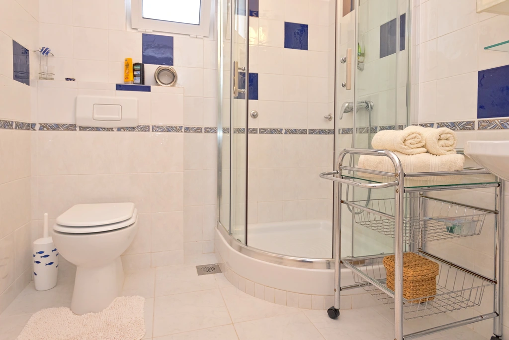 3-Bedroom Villa in Basina for 6 Guests