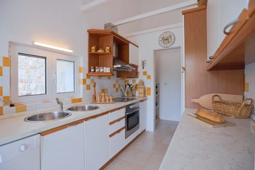 3-Bedroom Villa in Basina for 6 Guests