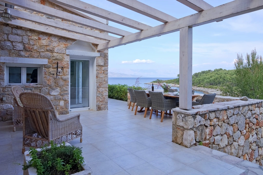 3-Bedroom Villa in Basina for 6 Guests