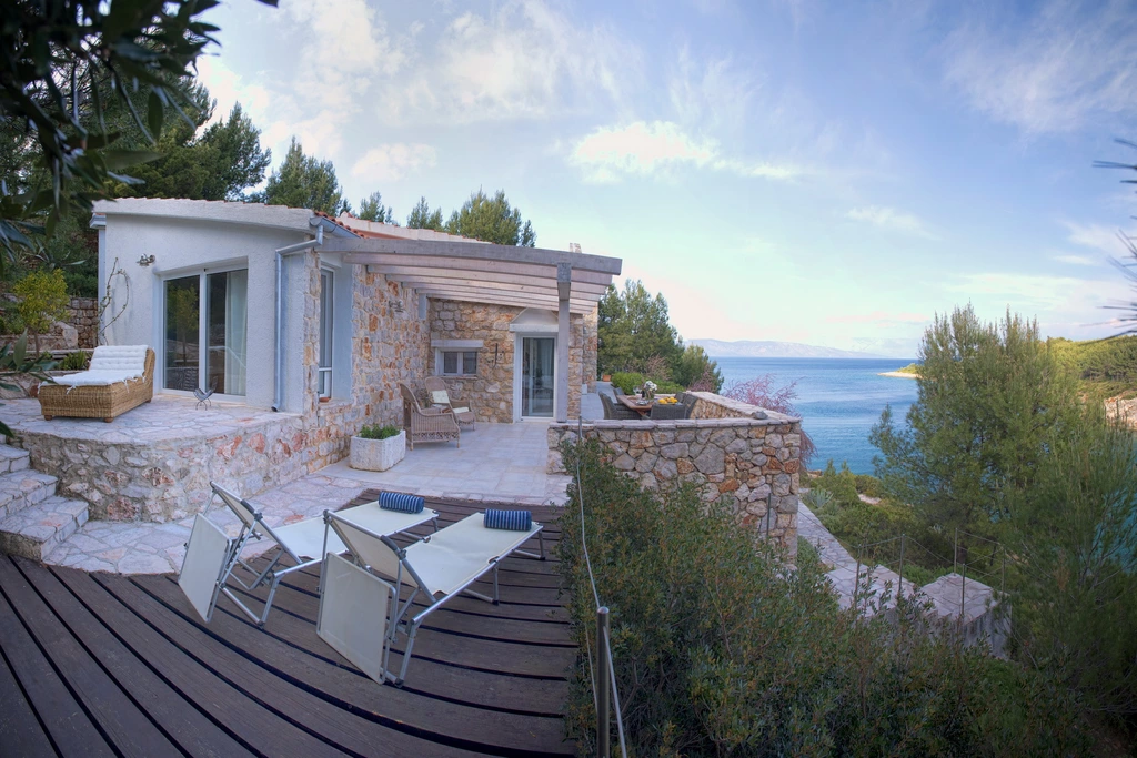 3-Bedroom Villa in Basina for 6 Guests