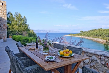 3-Bedroom Villa in Basina for 6 Guests