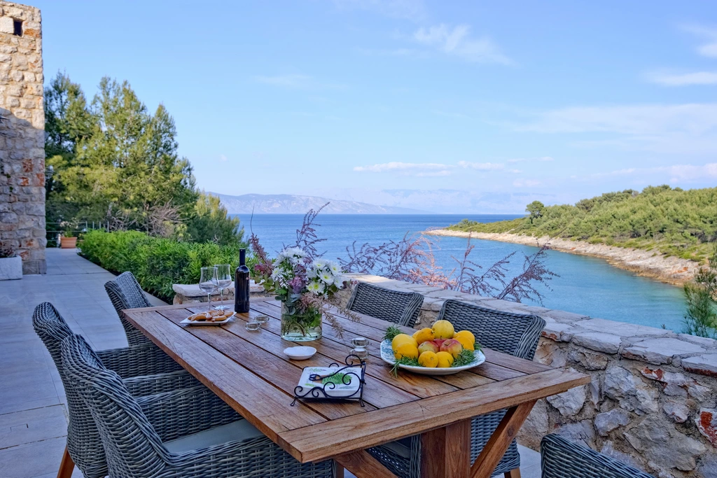 3-Bedroom Villa in Basina for 6 Guests