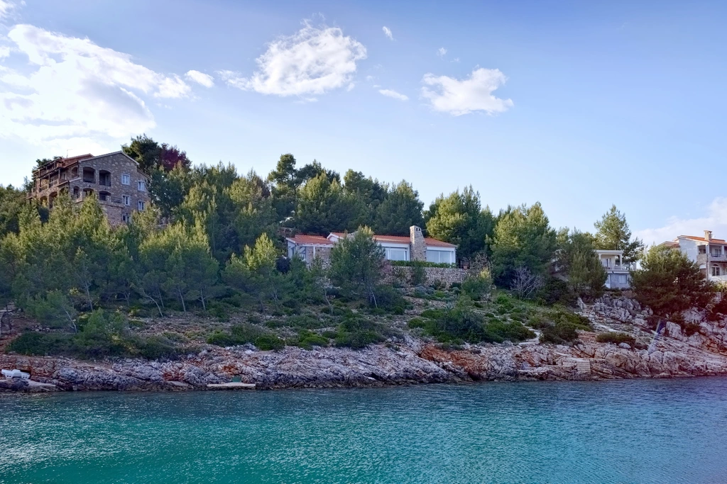 3-Bedroom Villa in Basina for 6 Guests