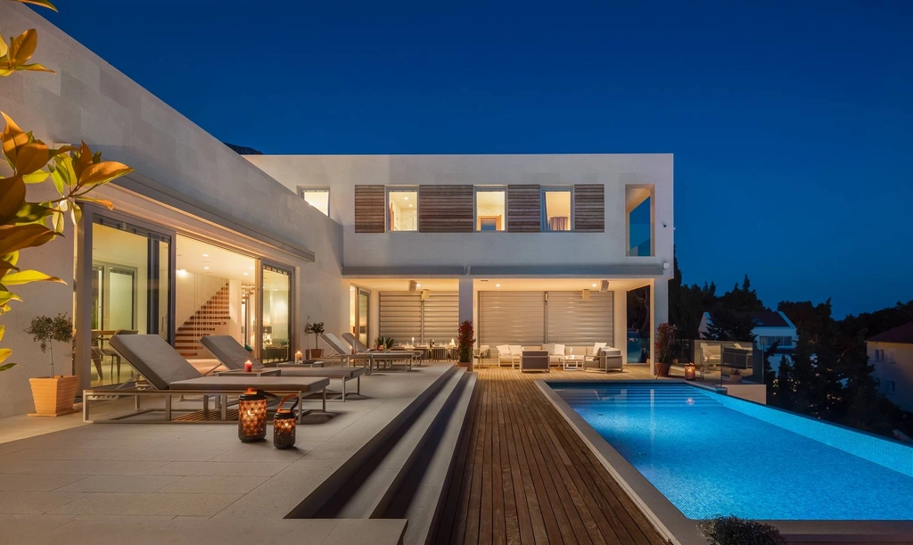 Seafront Cliffside Villa for 10 in Sv. Nedjelja