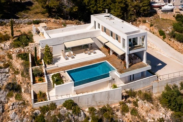 Seafront Cliffside Villa for 10 in Sv. Nedjelja