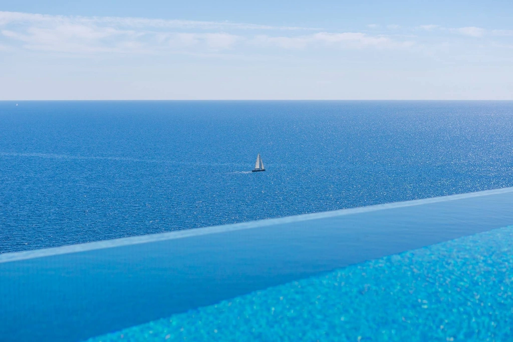 Seafront Cliffside Villa for 10 in Sv. Nedjelja
