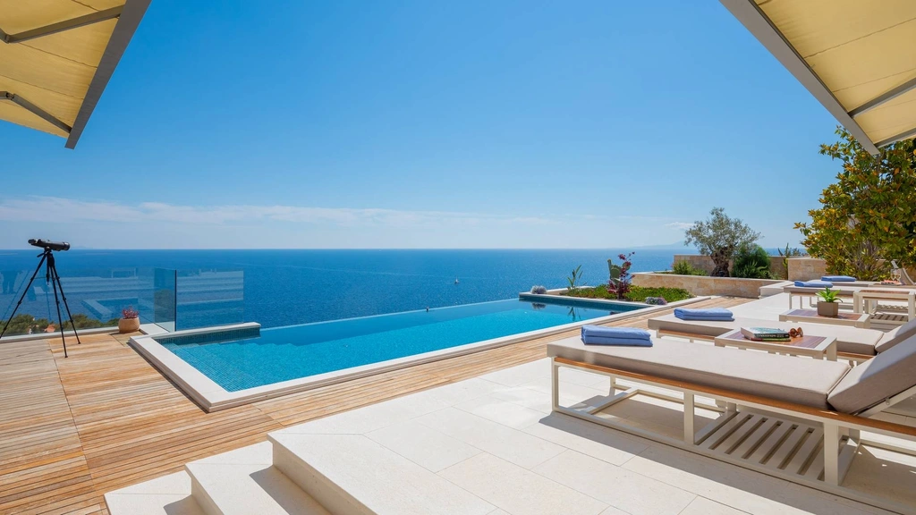 Seafront Cliffside Villa for 10 in Sv. Nedjelja