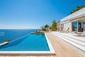 Seafront Cliffside Villa for 10 in Sv. Nedjelja