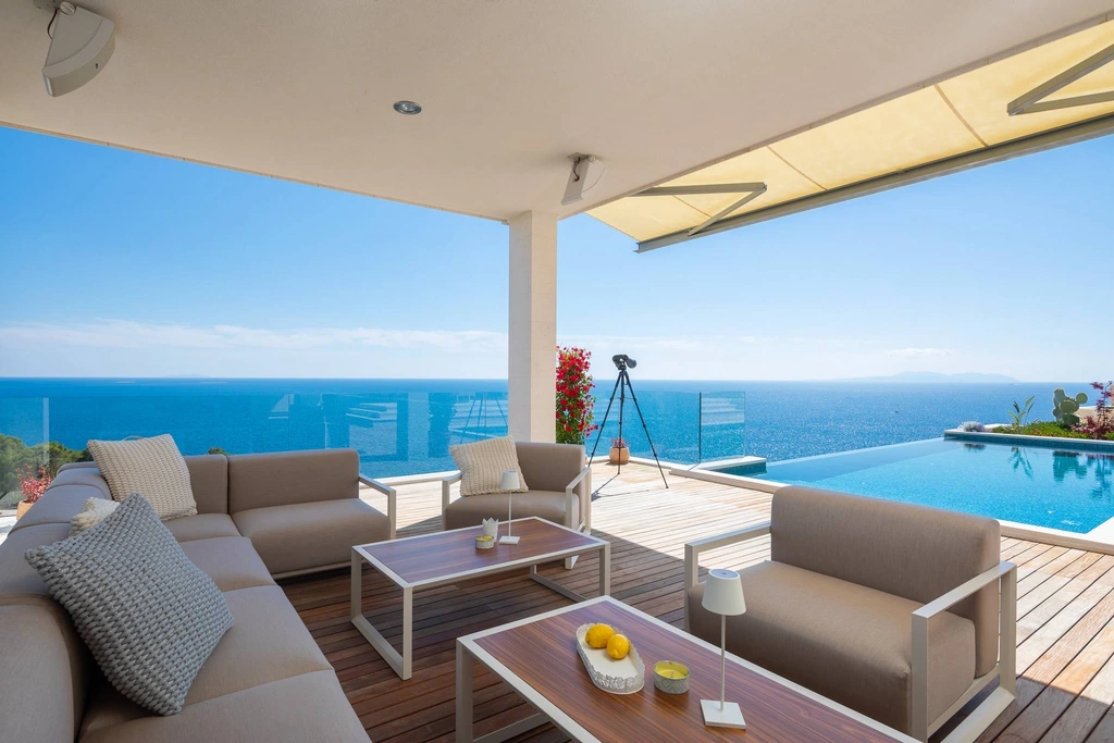 Seafront Cliffside Villa for 10 in Sv. Nedjelja