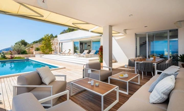 Seafront Cliffside Villa for 10 in Sv. Nedjelja