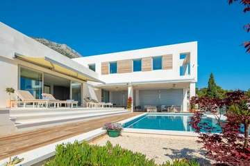 Seafront Cliffside Villa for 10 in Sv. Nedjelja