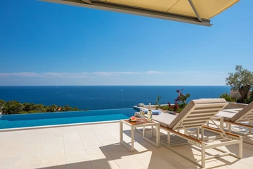 Seafront Cliffside Villa for 10 in Sv. Nedjelja