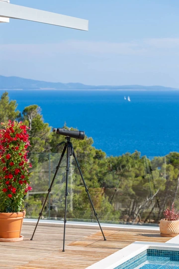 Seafront Cliffside Villa for 10 in Sv. Nedjelja