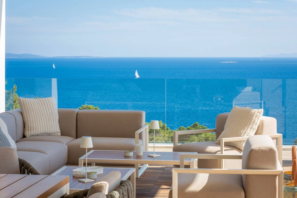 Seafront Cliffside Villa for 10 in Sv. Nedjelja
