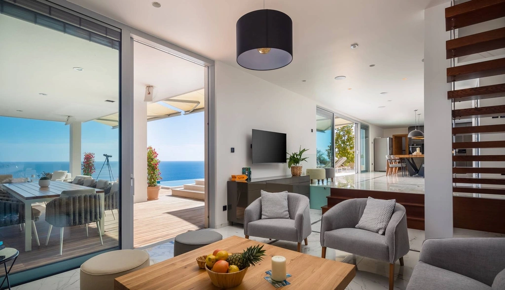 Seafront Cliffside Villa for 10 in Sv. Nedjelja