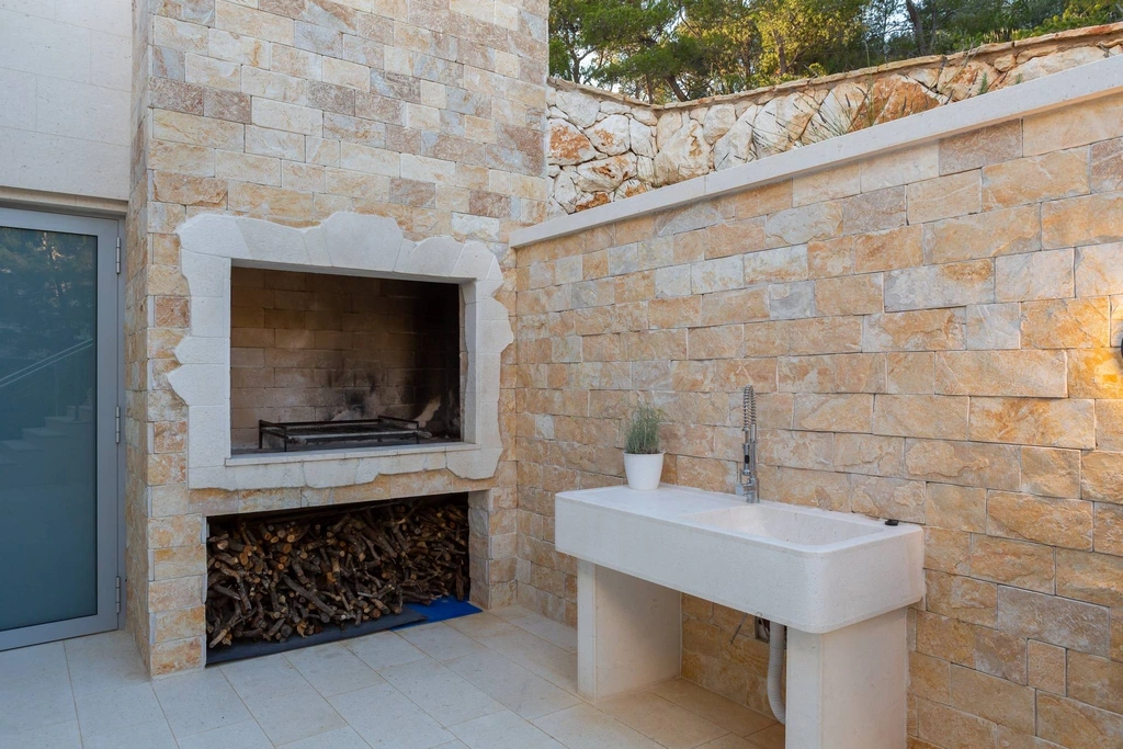 Seafront Cliffside Villa for 10 in Sv. Nedjelja
