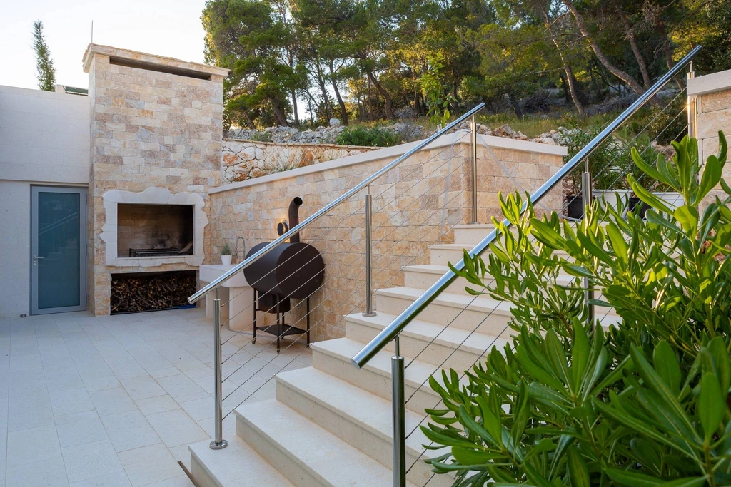 Seafront Cliffside Villa for 10 in Sv. Nedjelja