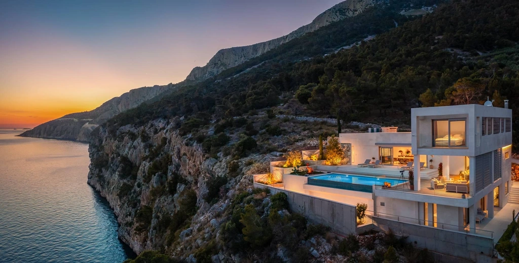 Seafront Cliffside Villa for 10 in Sv. Nedjelja