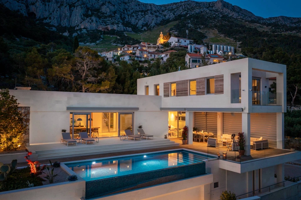 Seafront Cliffside Villa for 10 in Sv. Nedjelja