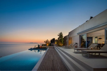 Seafront Cliffside Villa for 10 in Sv. Nedjelja