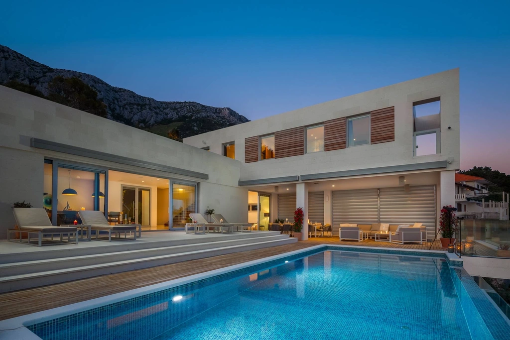 Seafront Cliffside Villa for 10 in Sv. Nedjelja