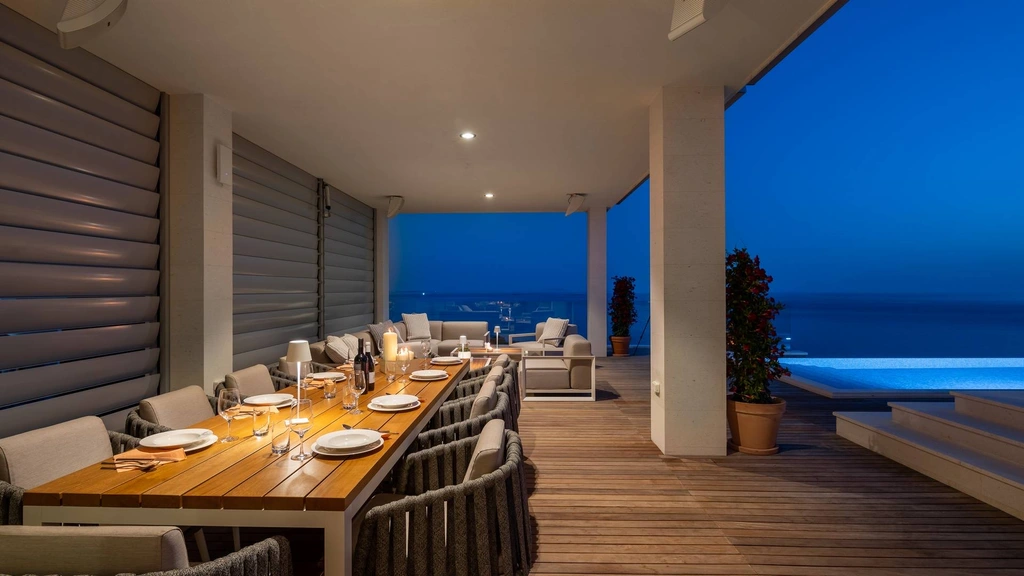 Seafront Cliffside Villa for 10 in Sv. Nedjelja