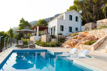 4-Bedroom Villa in Sv. Nedjelja for 8 Guests