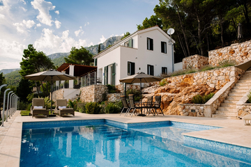 4-Bedroom Villa in Sv. Nedjelja for 8 Guests