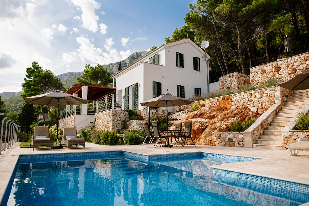 4-Bedroom Villa in Sv. Nedjelja for 8 Guests