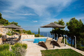 4-Bedroom Villa in Sv. Nedjelja for 8 Guests